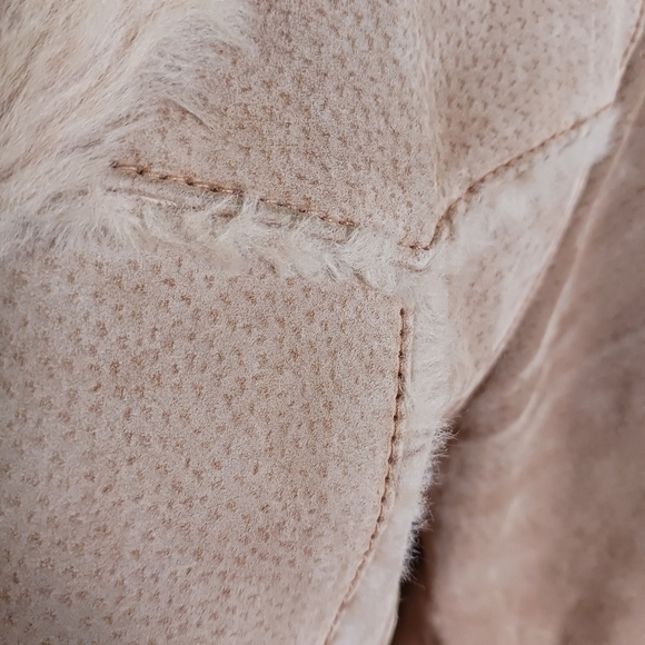 VINTAGE St John's Bay Size Medium Womens Coat Tan Leather Sherpa Style Coat - Picture 5 of 6